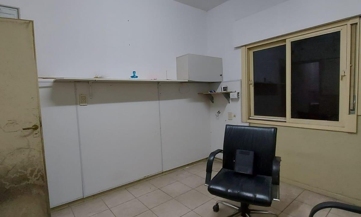 Lote Comercial con Cochera y Vivienda en Venta, Paternal 3
