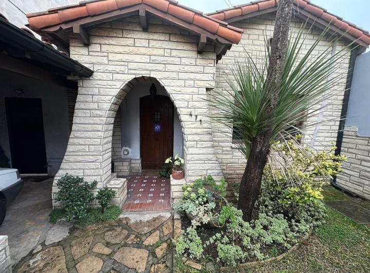 CASA amoblada de 3 ambientes c/cochera Alquiler Villa Martelli 1