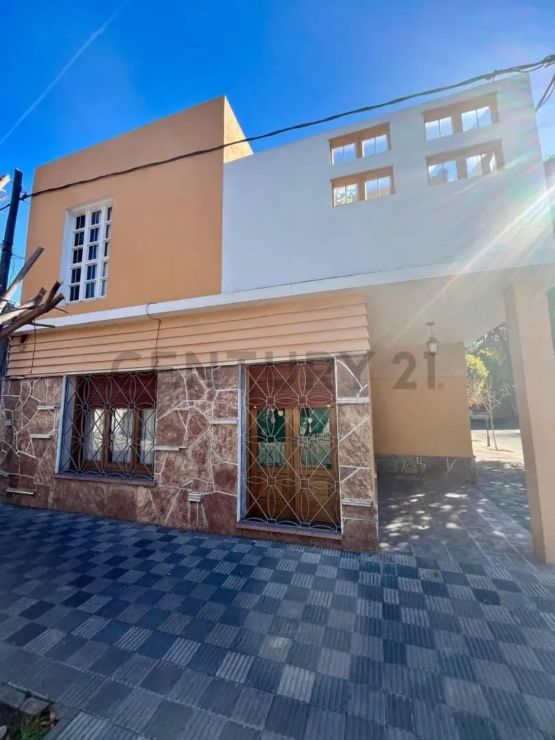 Venta PH 5 dormitorios con doble renta B° Colón 3
