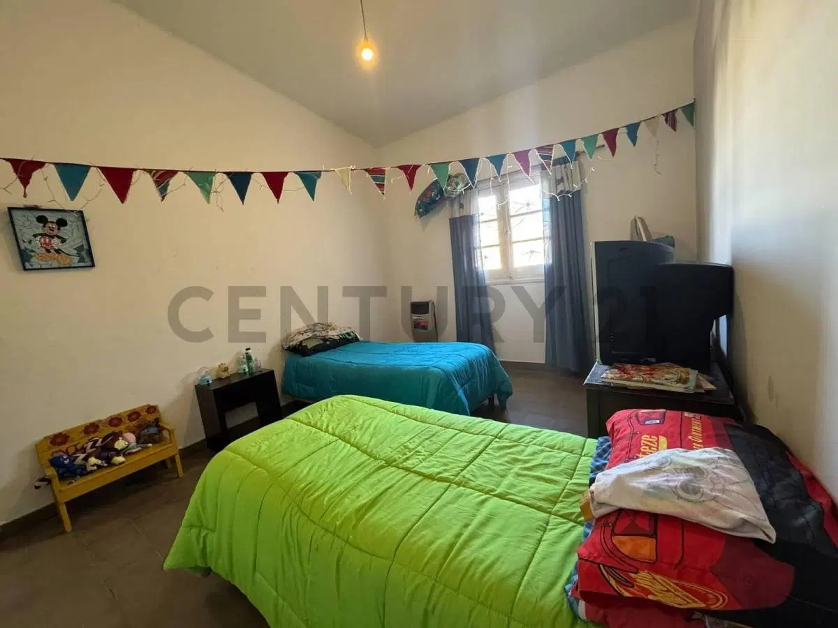 Casa de 3 Dormitorios en Barrio Residencial Olivos – Amplio Patio y Terreno de 370 m² 4