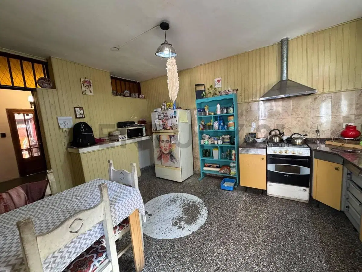 Casa de 3 Dormitorios en Barrio Residencial Olivos – Amplio Patio y Terreno de 370 m² 2