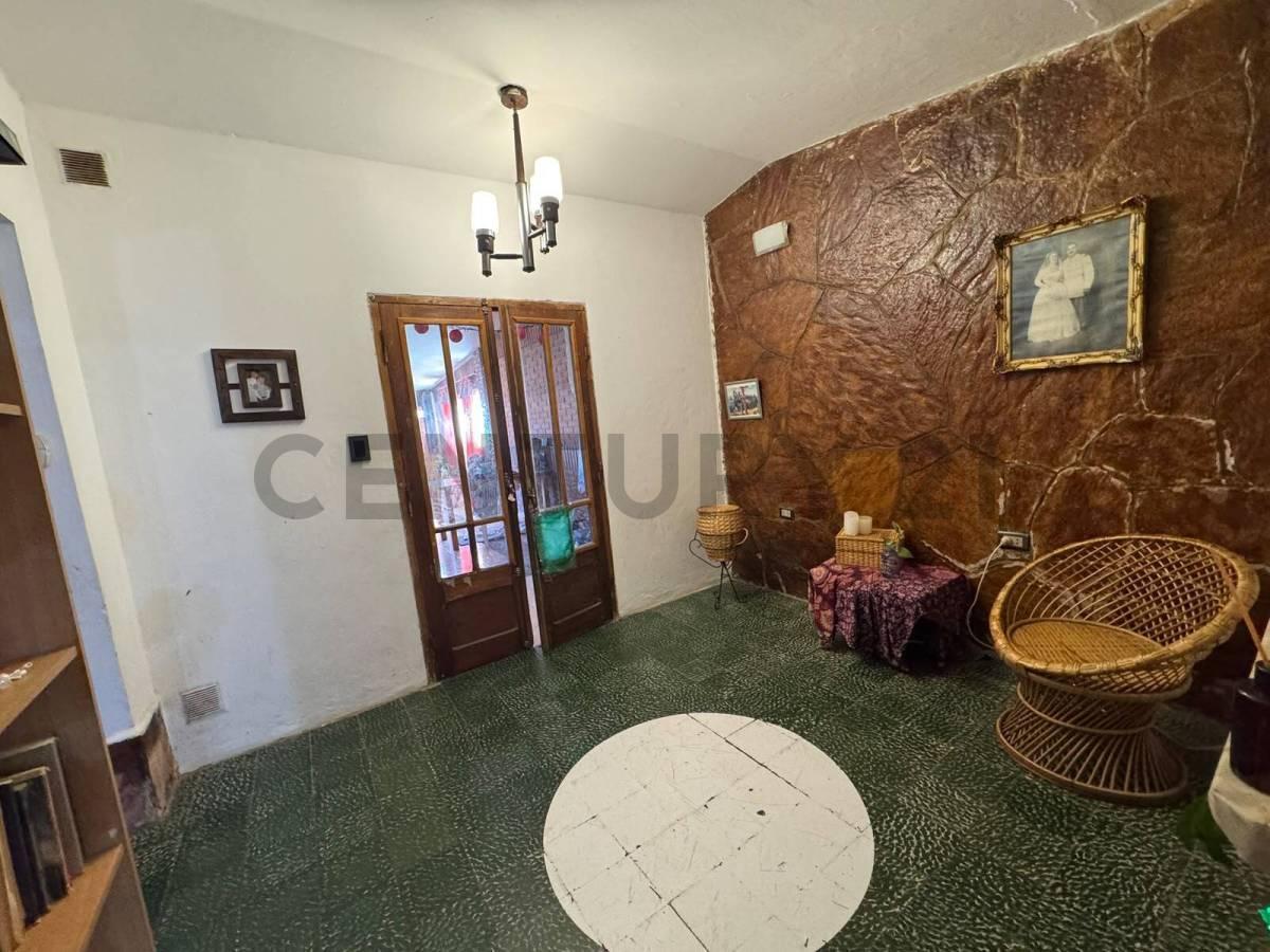 Casa de 3 Dormitorios en Barrio Residencial Olivos – Amplio Patio y Terreno de 370 m²
