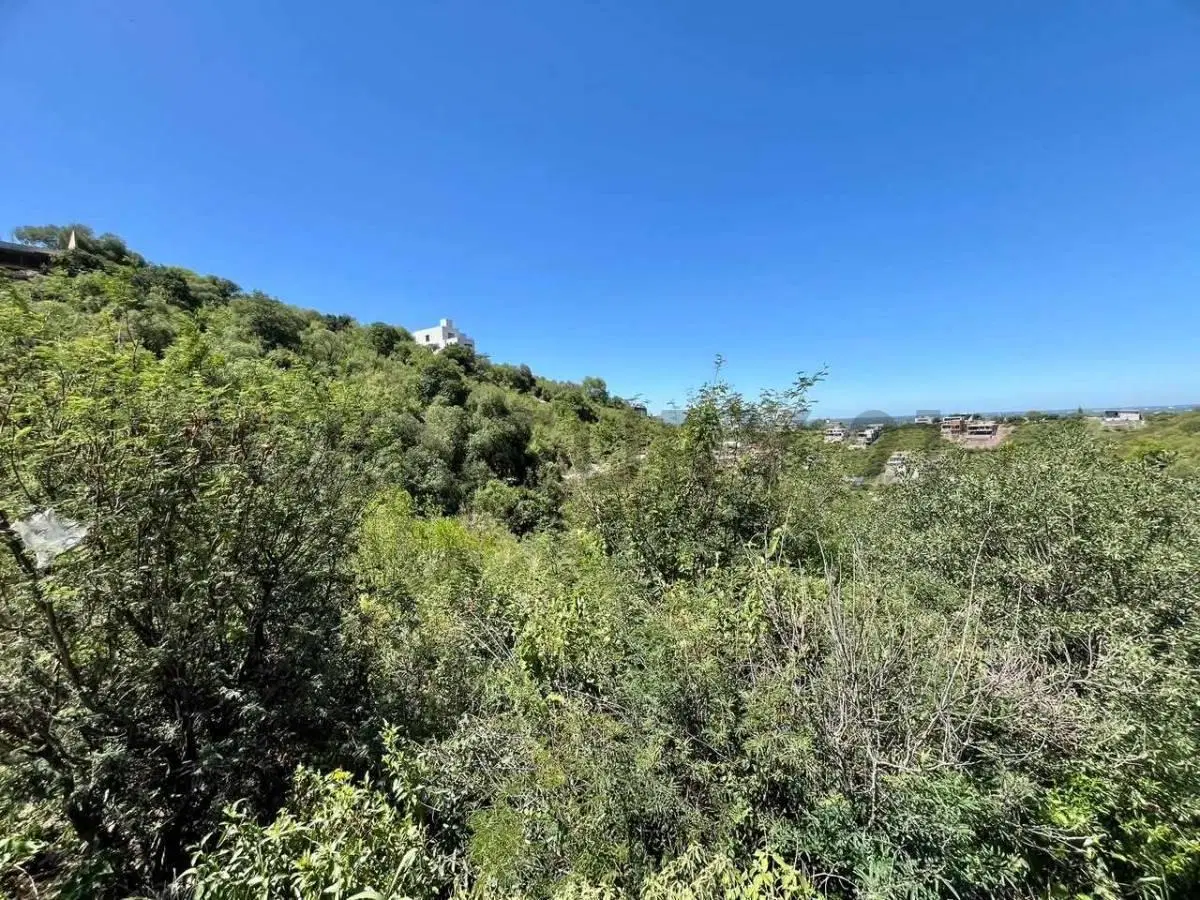 En venta Lote 1800 m2 con vista en La Deseada Country 2