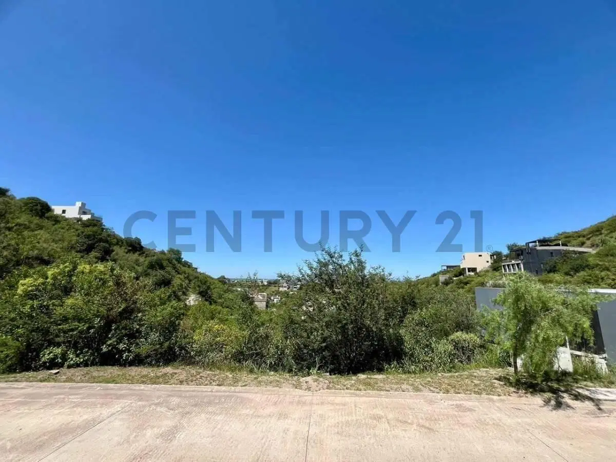 En venta Lote 1800 m2 con vista en La Deseada Country 5
