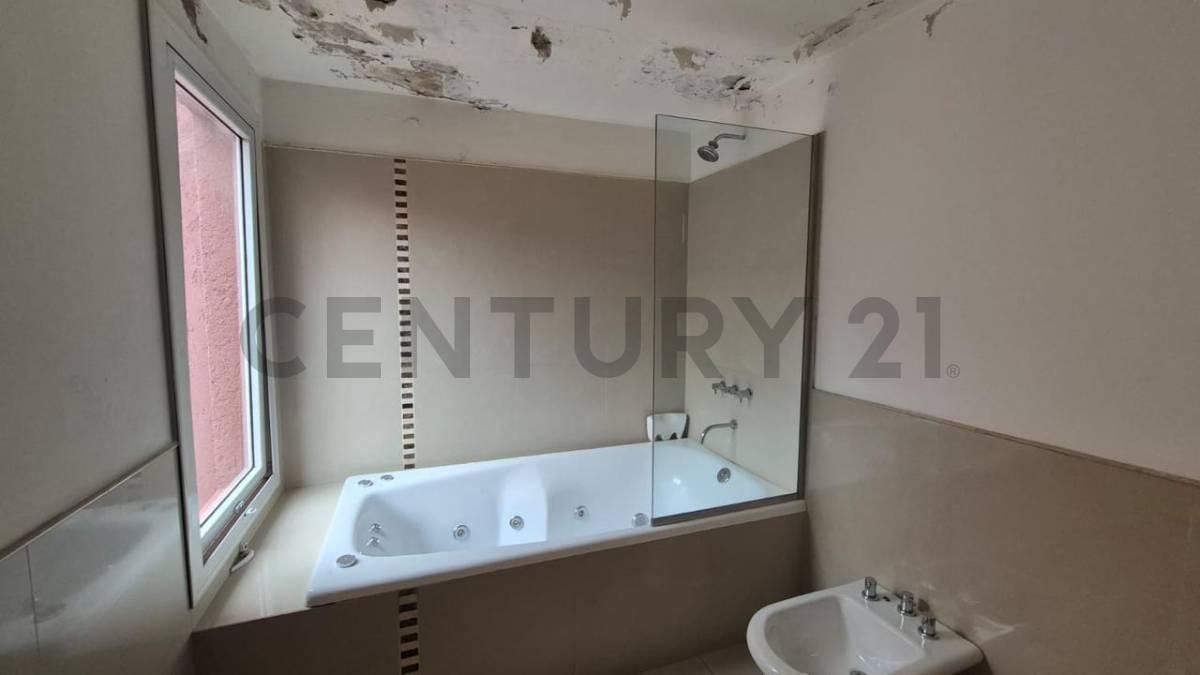 Foto de PH en venta de 2 dormitorios con patio, balcón y escritorio en Barrio General Paz, imagen 3