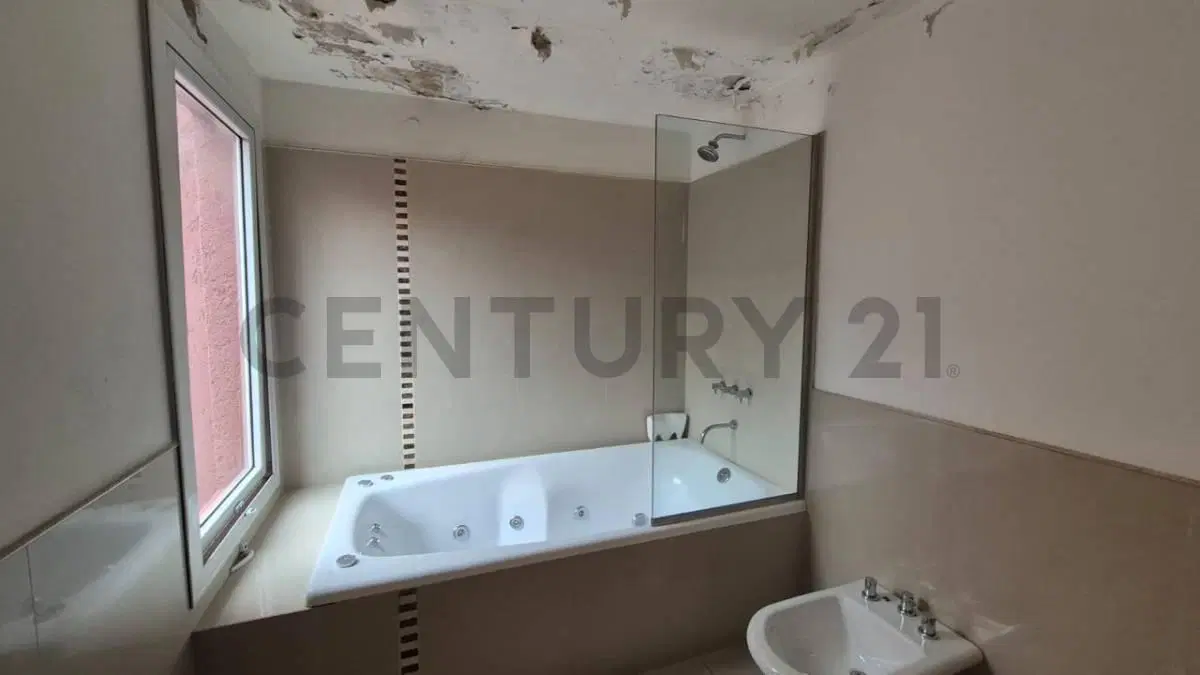 PH en venta de 2 dormitorios con patio, balcón y escritorio en Barrio General Paz 3