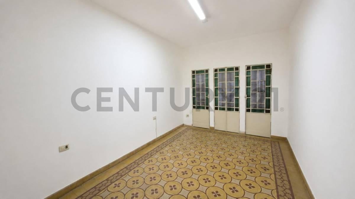 Foto de PH en venta de 2 dormitorios con patio, balcón y escritorio en Barrio General Paz, imagen 1