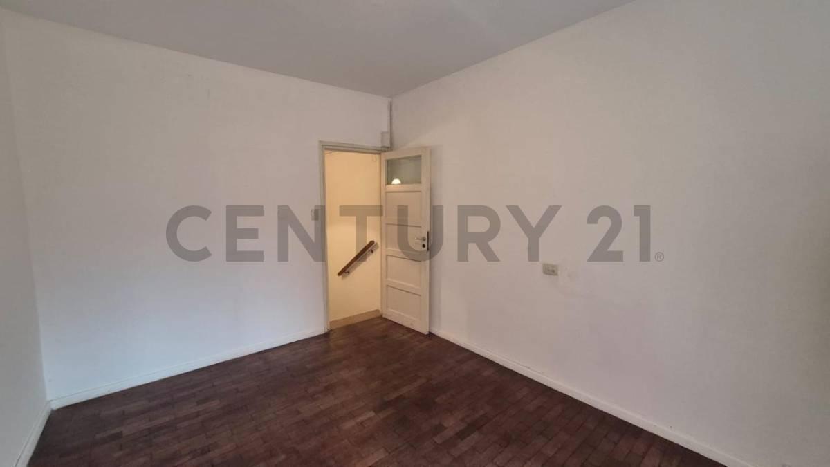 Foto de PH en venta de 2 dormitorios con patio, balcón y escritorio en Barrio General Paz, imagen 2