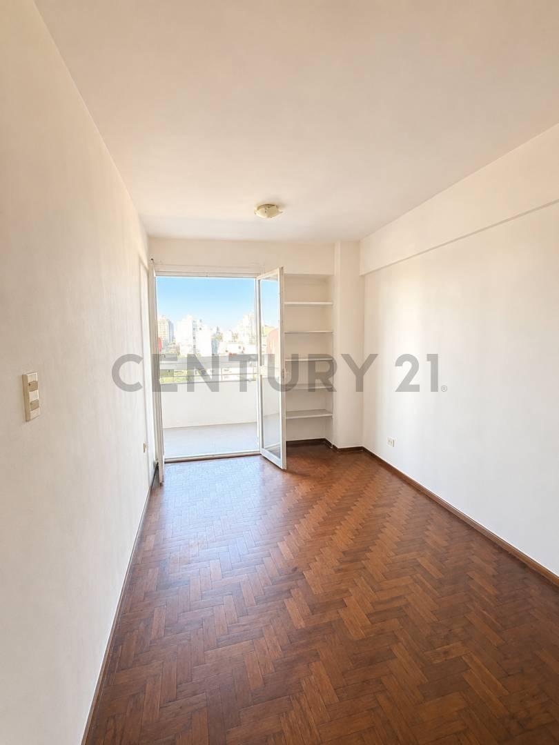 Foto de Departamento venta de 1 dormitorio con balcón - Alberdi, imagen 3