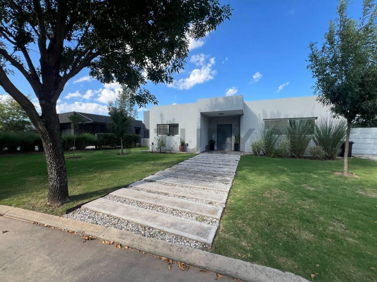 Foto de CASA EN VENTA EN CAÑUELAS COUTRY GOLF, imagen 2