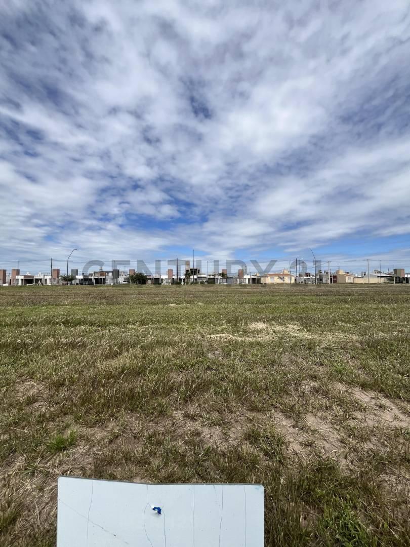 Foto de Terreno en venta 250 m² en Cuestas de Manantiales, imagen 1
