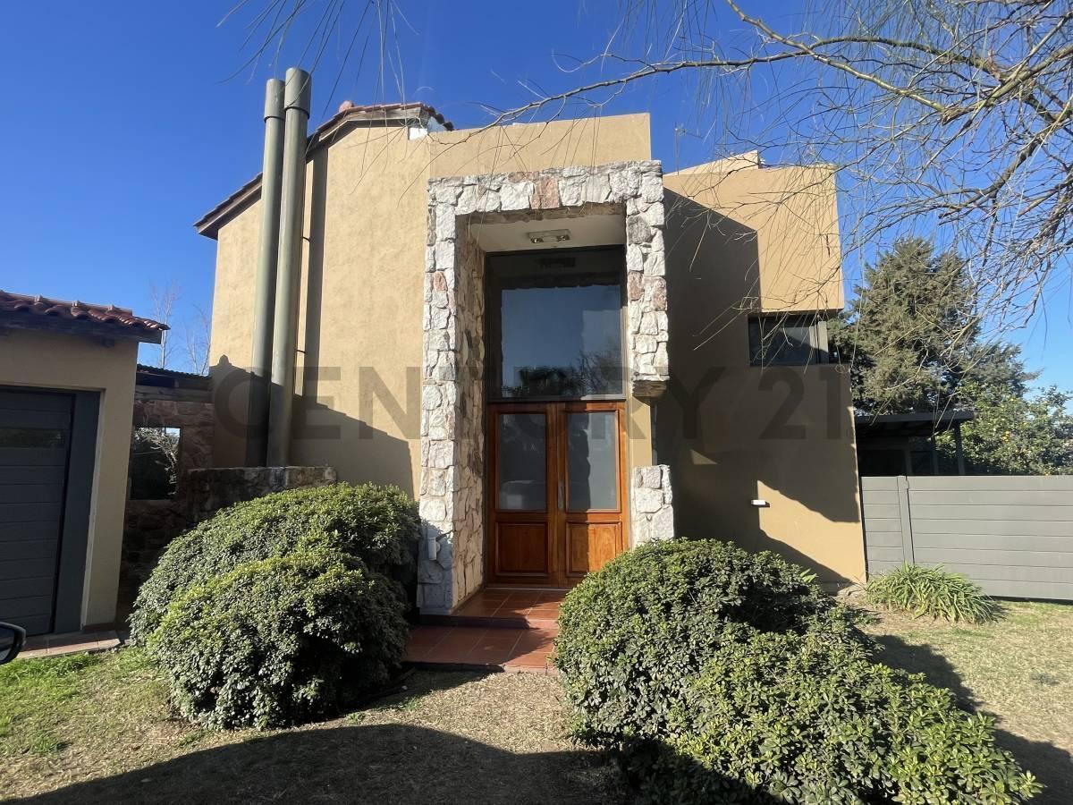Foto de SE VENDE CASA 3 DORMITORIOS MAS ESCRITORIO EN COUNTRY SAN ISIDRO, VILLA, imagen 2