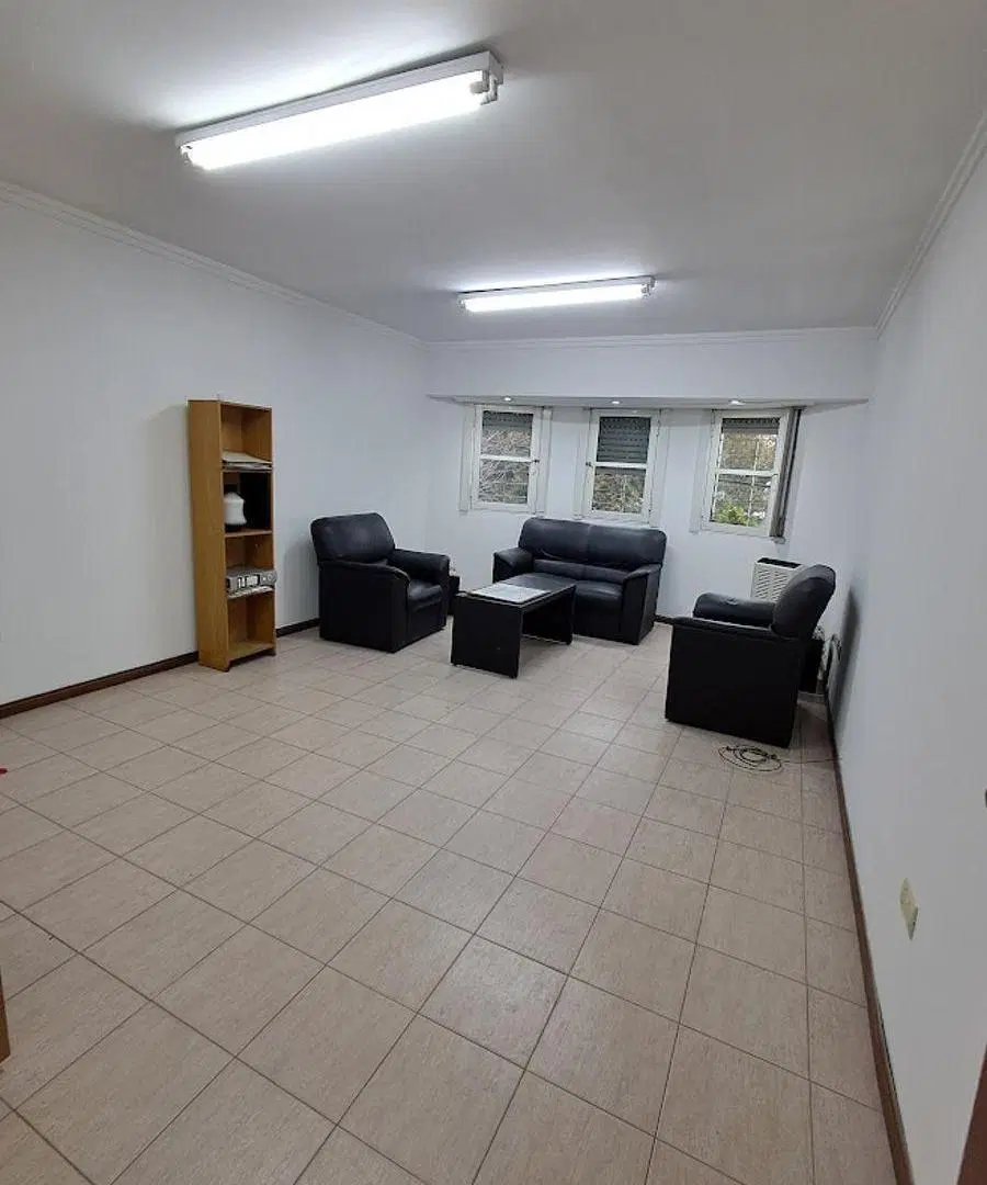 4 AMBIENTES EN PLATA ALTA/ 3 DESPACHOS - APTO PROFESIONAL 5