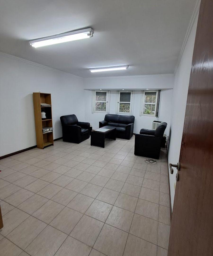 Foto de 4 AMBIENTES EN PLATA ALTA/ 3 DESPACHOS - APTO PROFESIONAL, imagen 3