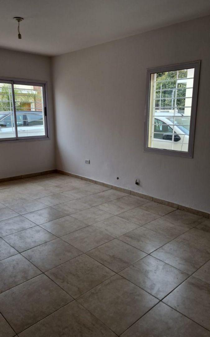 Foto de VENDO DUPLEX EN BARRIO CERRADO/3DORMITORIOS*2BAÑOS*LIVING-COMEDOR*COCINA, imagen 3