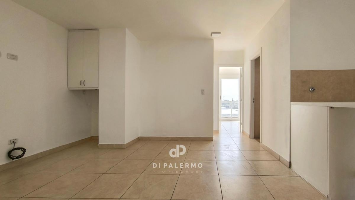 Venta de Departamento de 2 Habitaciones con Cochera en Complejo Privado 2