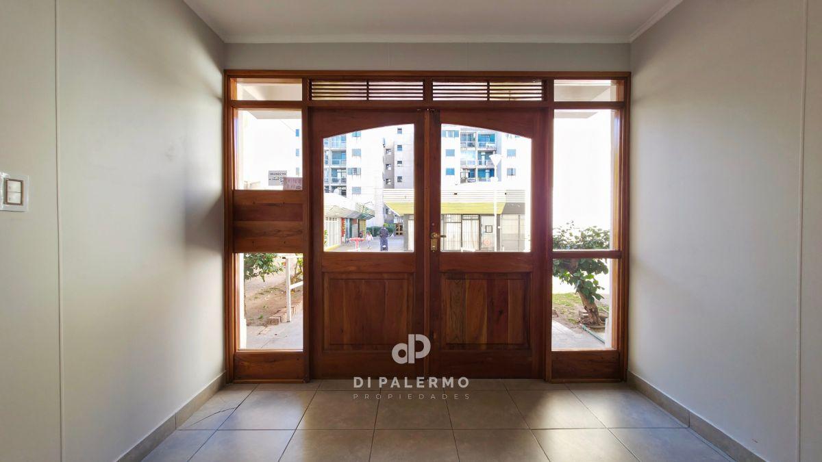 VENTA DE DEPARTAMENTO CON 4 HABITACIONES Y COCHERA EN MENDOZA CAPITAL