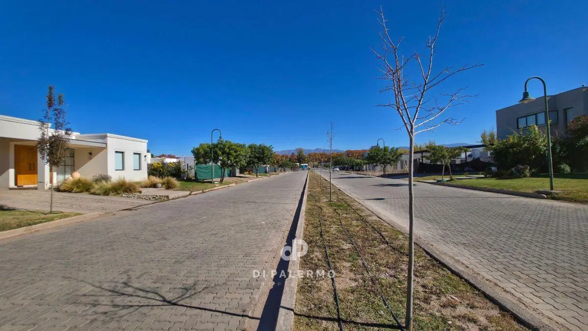 Venta de Terreno SOBRE BOULEVARD PRINCIPAL del Barrio Privado Pueblo Malbec 3