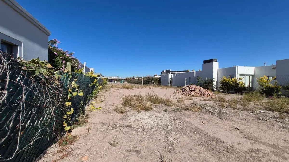 Venta de Terreno SOBRE BOULEVARD PRINCIPAL del Barrio Privado Pueblo Malbec 4