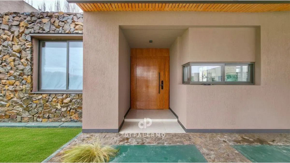 CASA EN VENTA EN BARRIO PRIVADO PUEBLO MALBEC - 2 HAB - 2 BAÑOS - 2 COCHERAS - PISCINA - 1 PLANTA 2