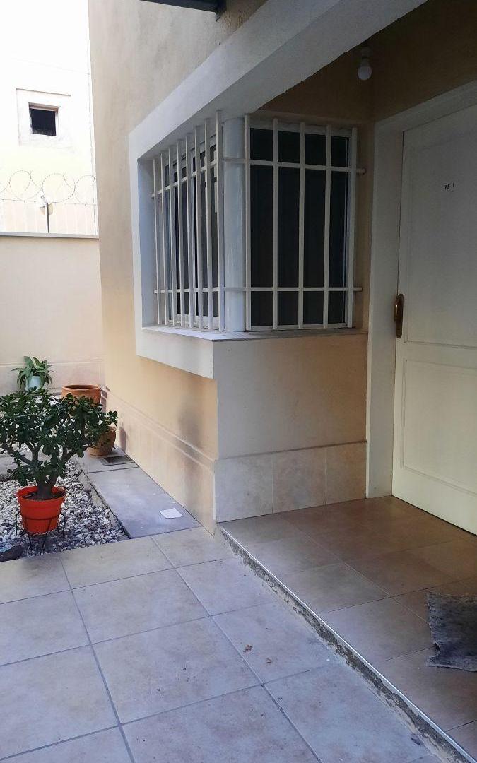 Foto de ALQUILER DE DEPARTAMENTO EN PLANTA BAJA DE 2 HABITACIONES Y PATIO, imagen 3