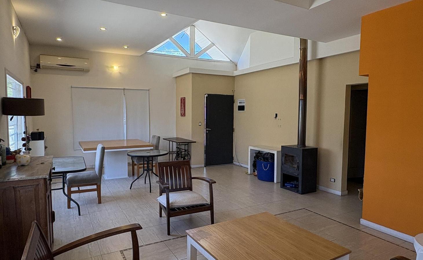 Foto de Venta, Casa, 4 Ambientes, Patio, Parrilla, Pileta, 2 Cocheras, imagen 2