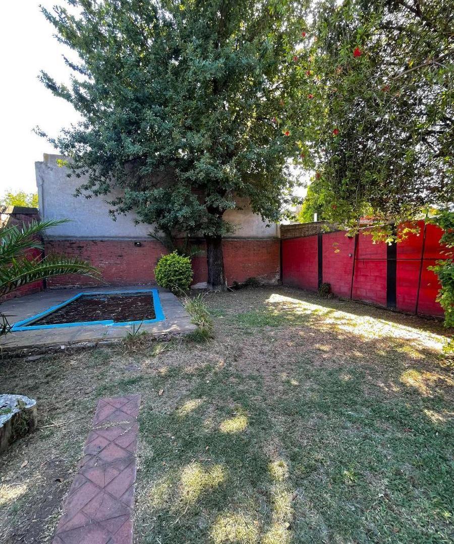 Venta, Casa, 4 ambientes, Apto Crédito, Estudio, Cochera, Piscina, Jardín, Villa udaondo, Ituzaingó.