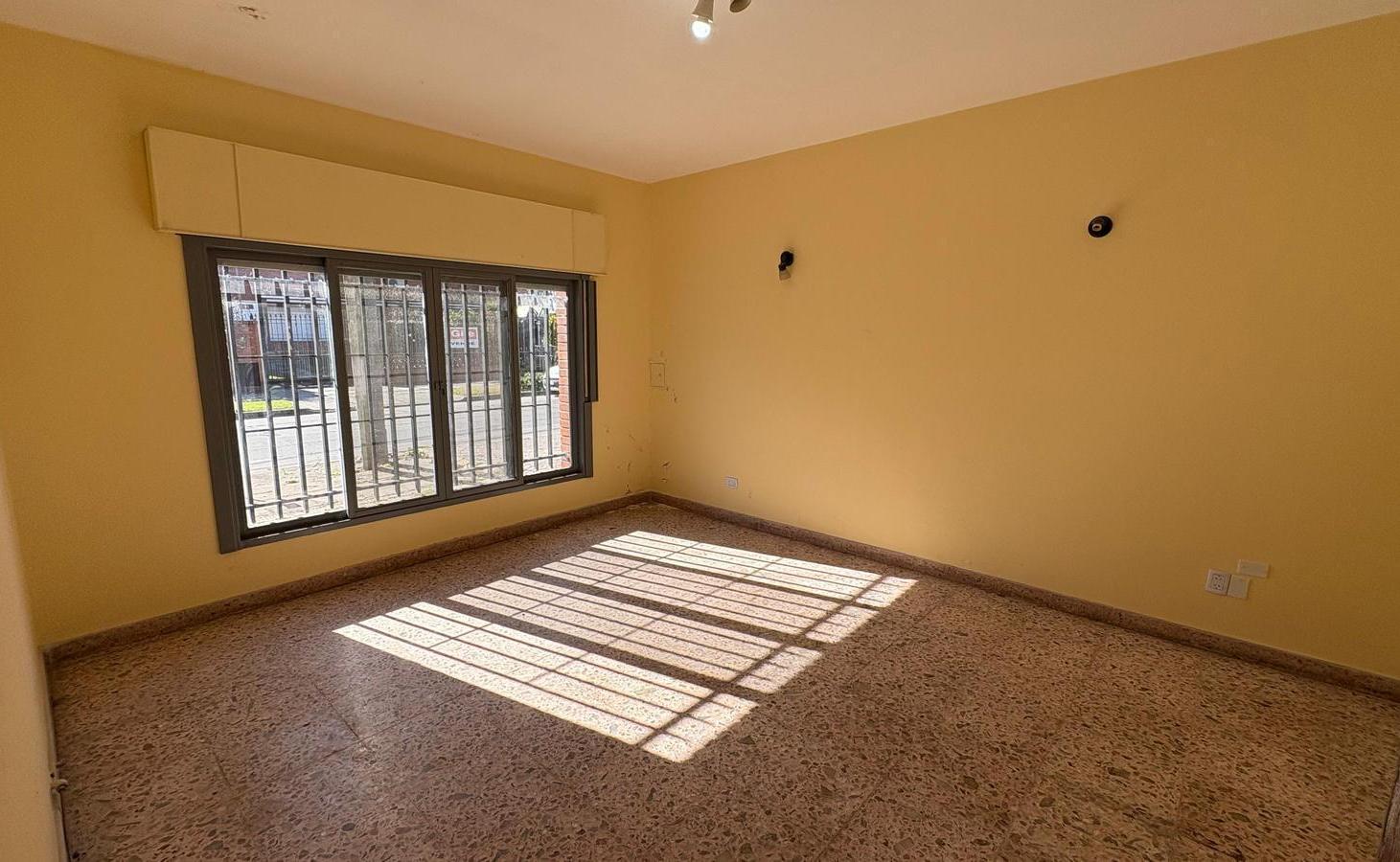 Venta, Casa, 4 Ambientes, Lavadero, Jardin, Patio, Parrilla, Cochera, Hurlingham