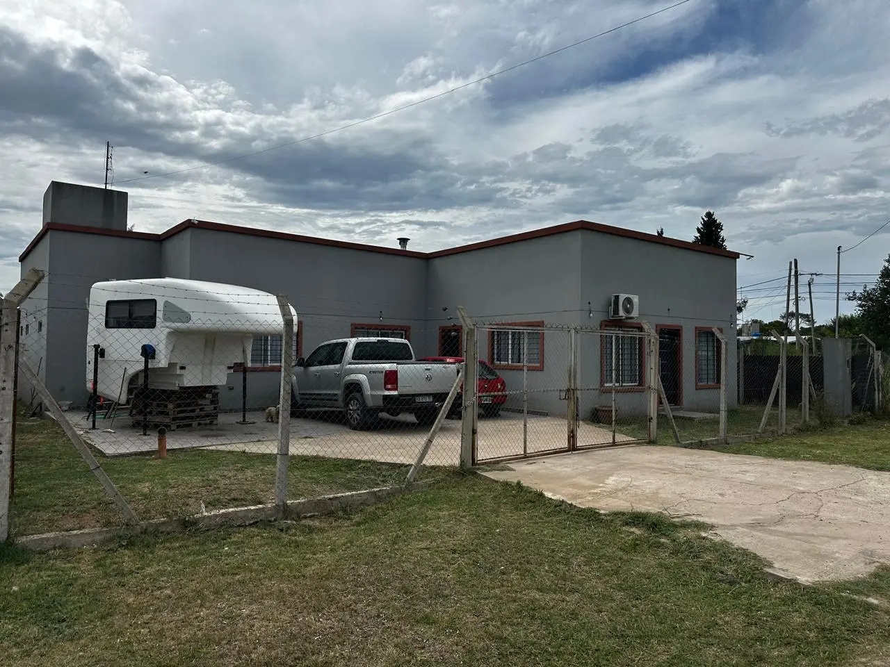 Venta, Alquiler, Casa, 5 Ambientes, Jardín, Patio, Quincho, Parrila, Pileta, Cocheras, Moreno. 2