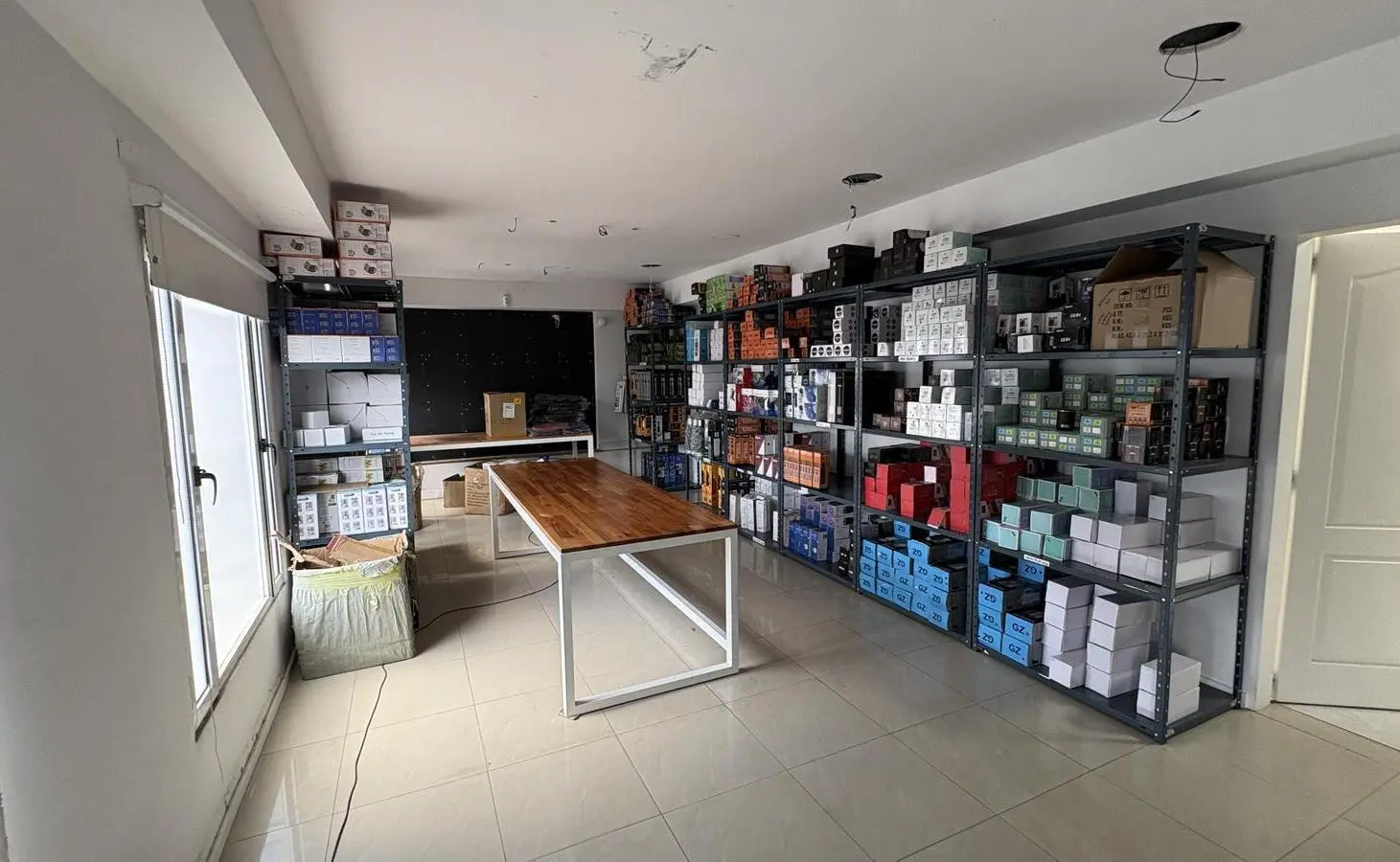 Alquiler, Oficina, 14 Ambientes, Patio, Jardin, Piscina, Parrila, 2 Cocheras, Ituzaingo Centro 3