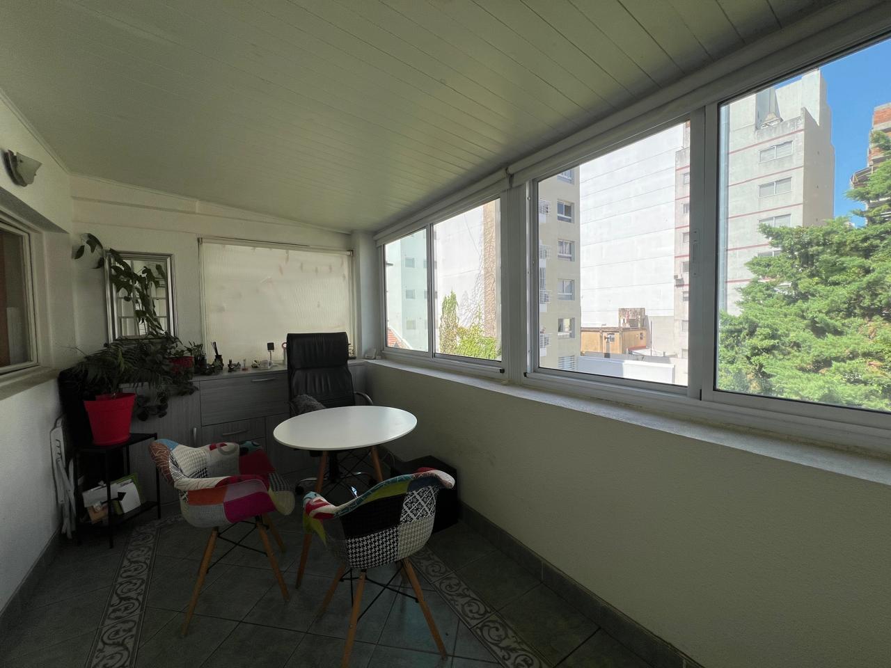 Foto de Venta Departamento 3 Ambientes Entrepiso Cochera Balcón 2 Piletas Apto, imagen 1