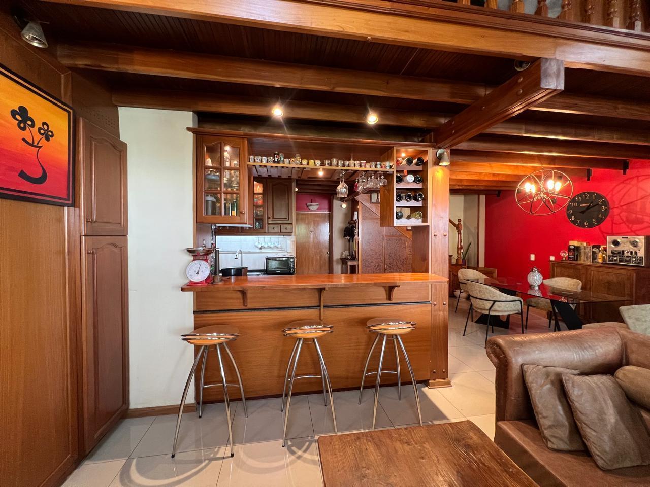 Foto de Venta Departamento 3 Ambientes Entrepiso Cochera Balcón 2 Piletas Apto, imagen 3