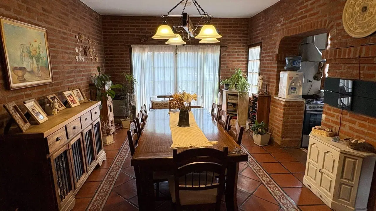 Venta, Casa, 4 amb, Apto Crédito, Jardín, Patio, Quincho, Piscina, Parrilla, Cochera, Ituzaingó. 5