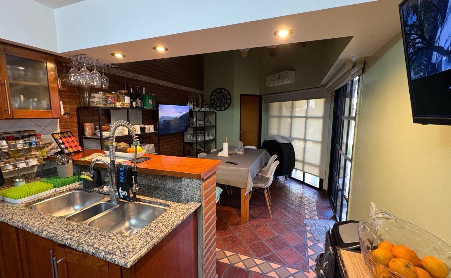 Foto de Venta, Casa, 5 ambientes, 2 en Suite, Parque, Garage, Galería, imagen 3