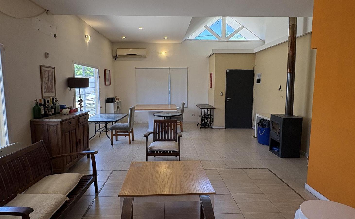 Foto de Venta, Casa, 4 Ambientes, Patio, Parrilla, Pileta, 2 Cocheras, imagen 1