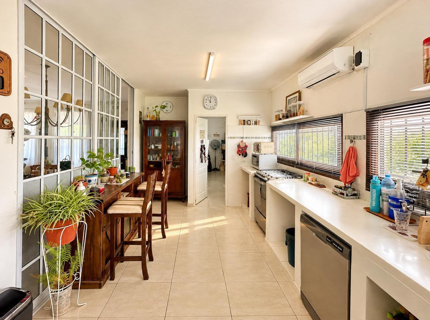 Foto de Venta, Casa, 4 Ambientes, Lavadero, Dependencia, Cochera, Pileta, imagen 3