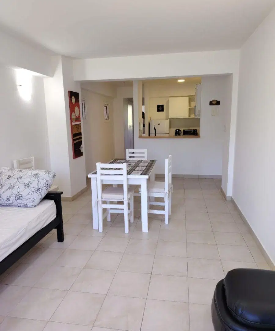 LAFFITE PROPIEDADES ALQUILA DEPARTAMENTO AMUEBLADO POR DIA, MES,AÑO - 1 DORMITORIO B° CENTRO. NEUQUE 2