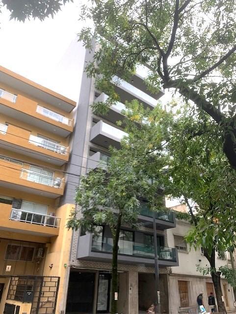 Semi Piso de 3 Ambientes Al Frente con Balcón + Amenities 1