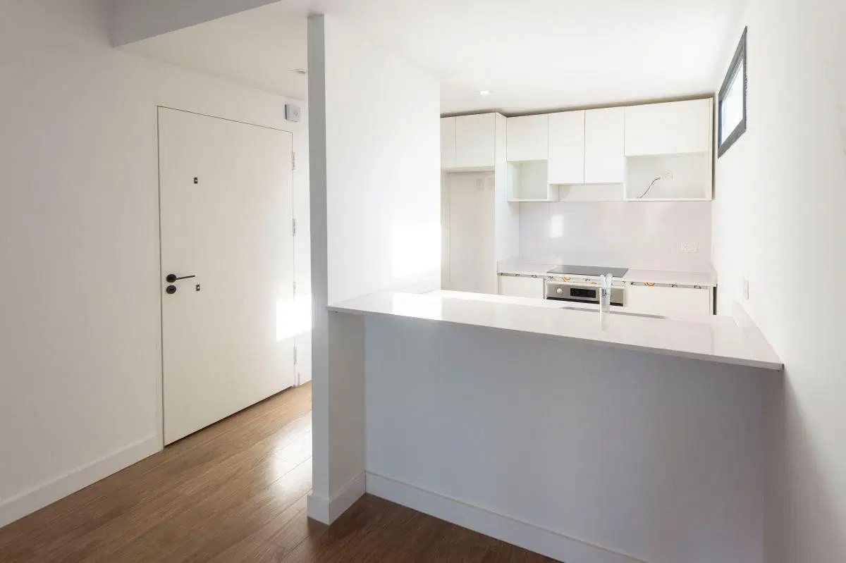Semipiso de 3 ambientes con 2 baños al frente con balcón + grupo electrógeno 4