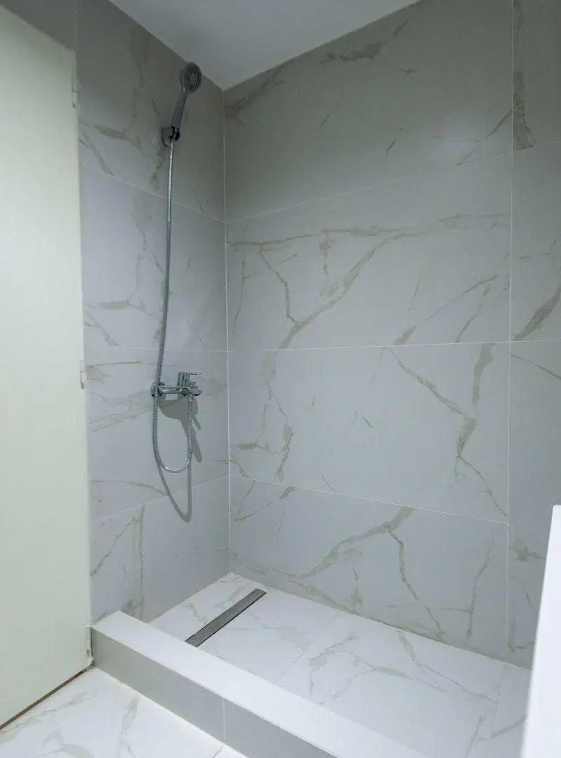 Semipiso de 3 ambientes con 2 baños al frente con balcón + grupo electrógeno 8