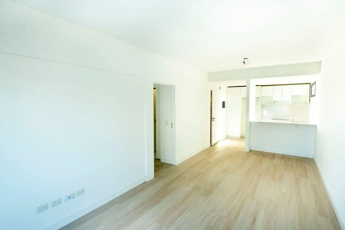 Semi piso de 3 ambientes al frente con balcón con 2 baños completos + grupo electrógeno 5
