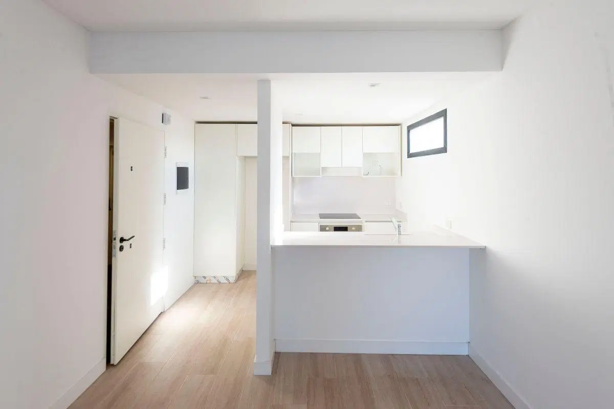 Semi piso de 3 ambientes al frente con balcón con 2 baños completos + grupo electrógeno 2