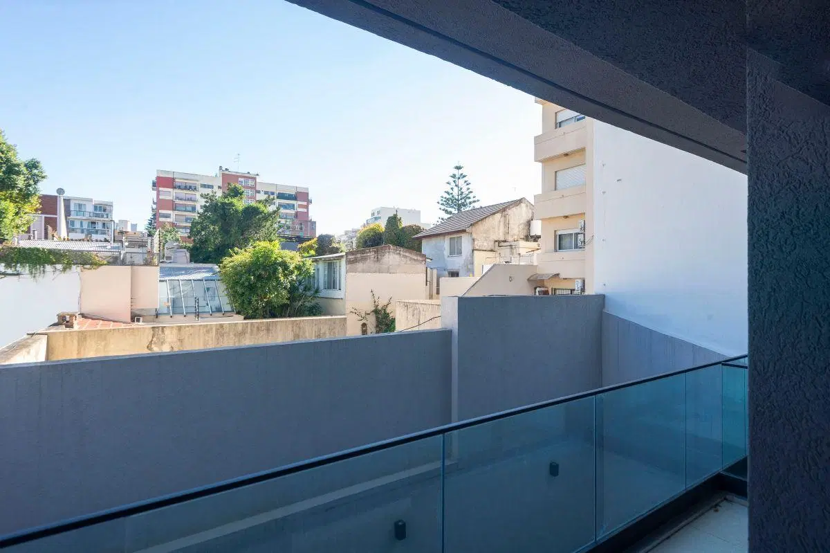 Monoambiente divisible con amplio Balcon+ grupo electrogeno+sum 5