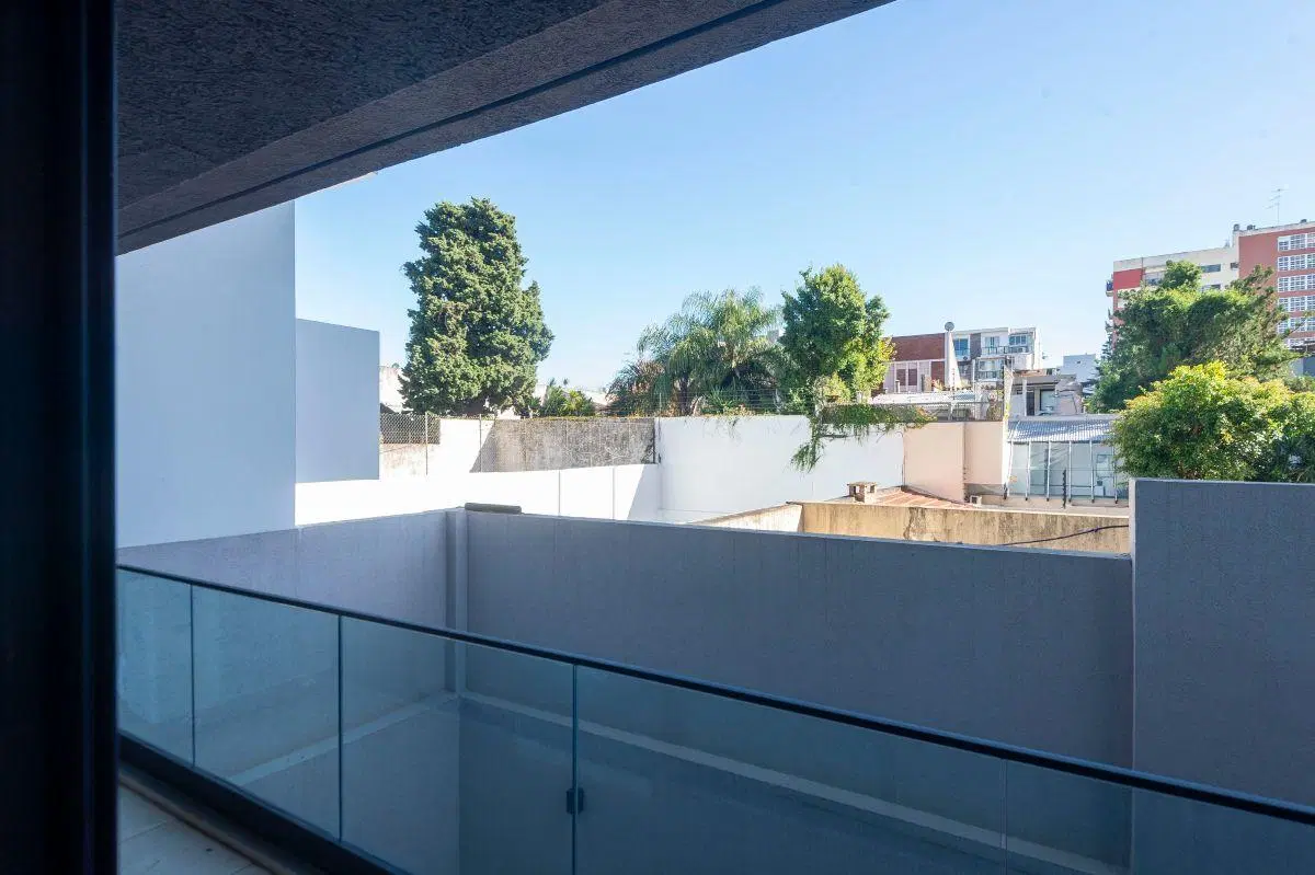 Monoambiente divisible con amplio Balcon+ grupo electrogeno+sum 3