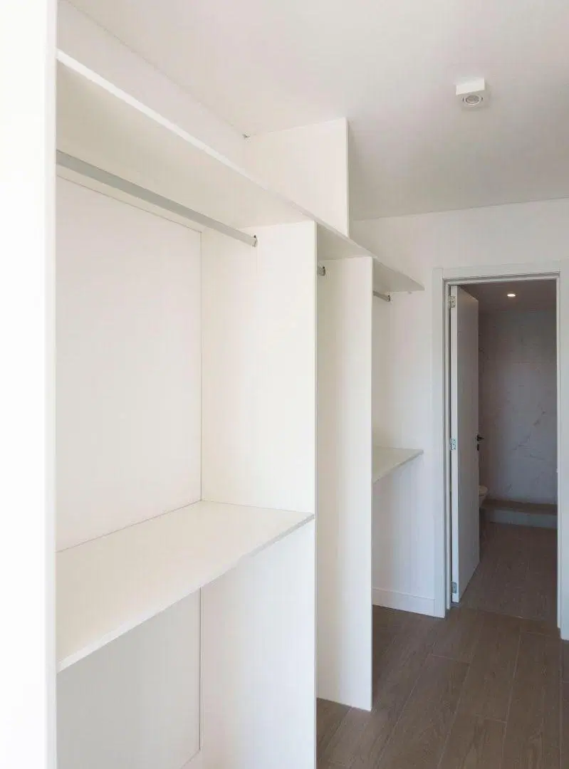 3 ambientes de categoría al frente con balcón, 2 baños completos+ grupo electrógeno + cochera 3