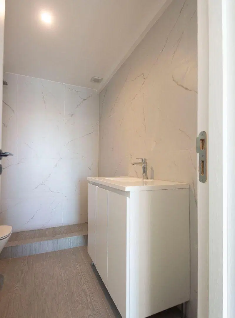 3 ambientes de categoría al frente con balcón, 2 baños completos+ grupo electrógeno + cochera 2