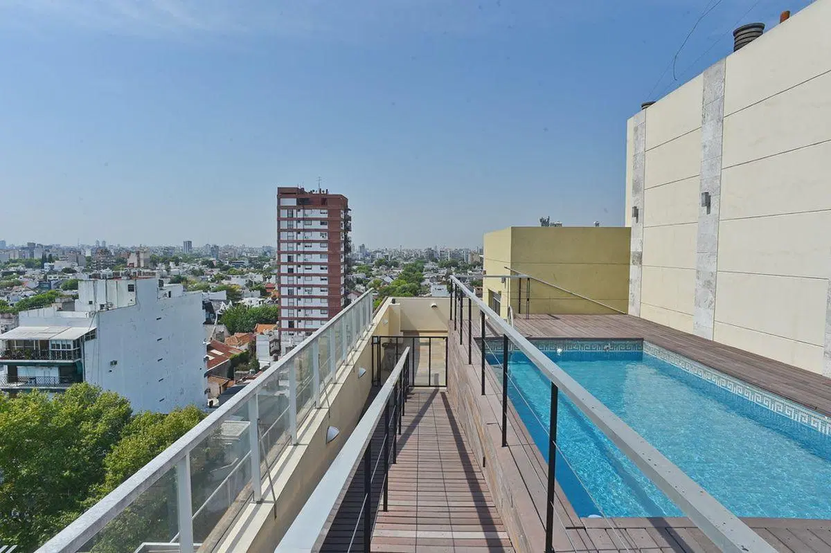 3 ambientes de Categoria con dos baños completos y dos balcones 2