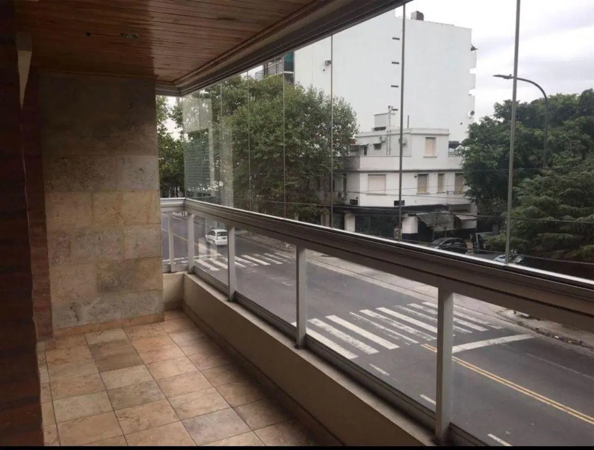 3 ambientes de Categoria con dos baños completos y dos balcones 4