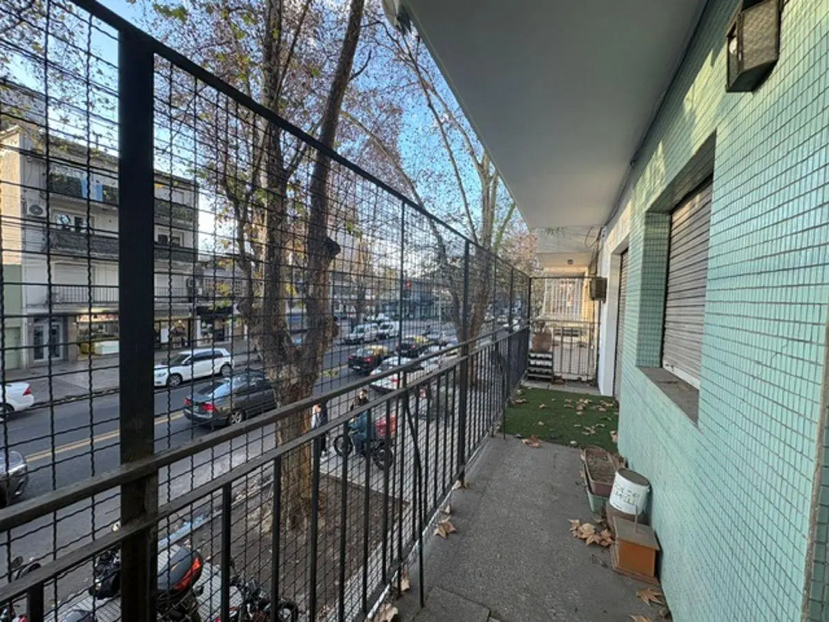 Oportunidad 4 ambientes al frente con balcon baño y toilette 2