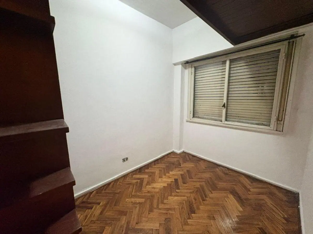 Oportunidad 4 ambientes al frente con balcon baño y toilette 3